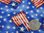 Clothworks "American Valor Fabrics" Y0753-31 Amerikaflaggen Blau